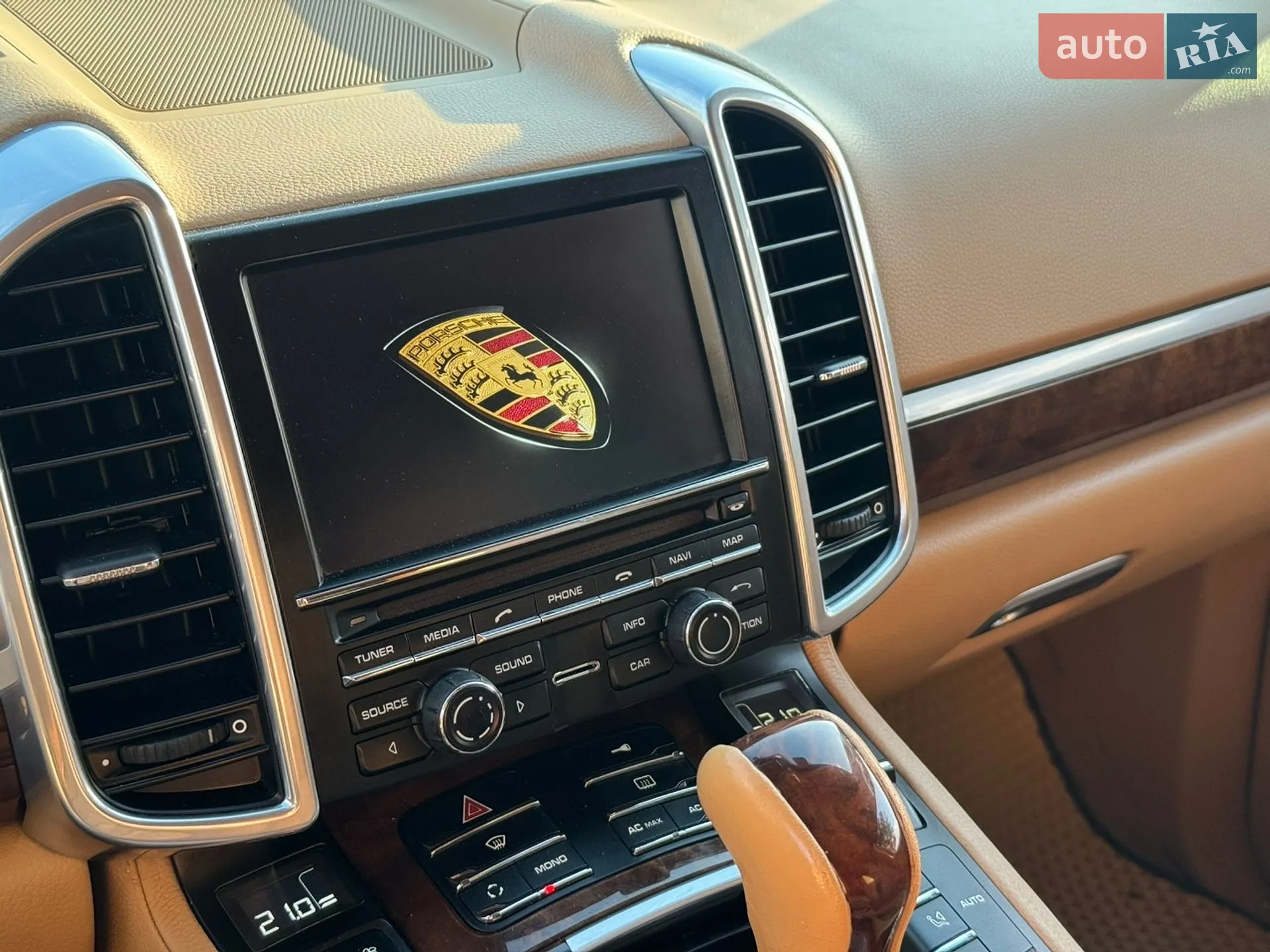 2011 Porsche Cayenne - мініатюра 37