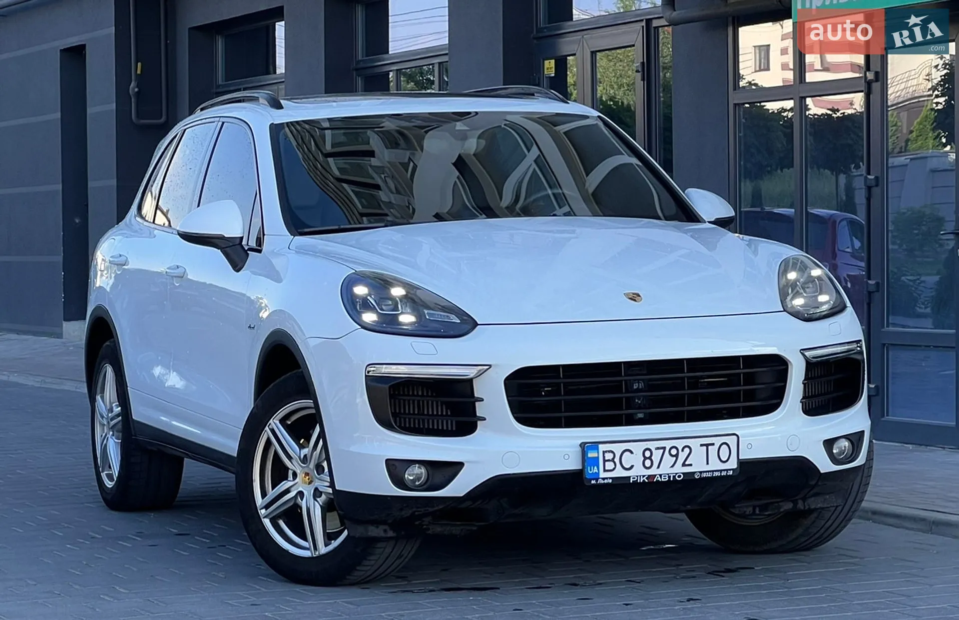 2016 Porsche Cayenne - мініатюра 23