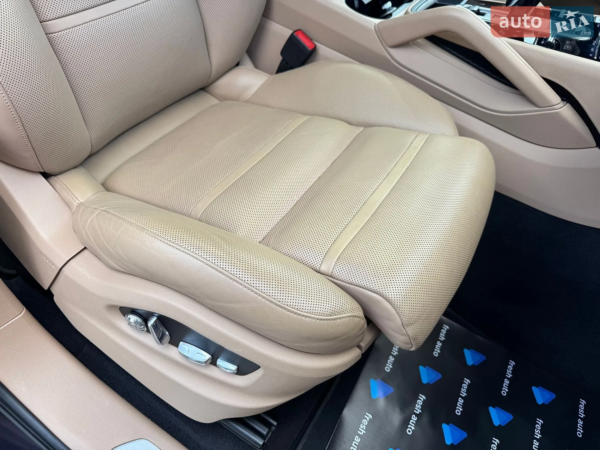 2019 Porsche Cayenne - мініатюра 38
