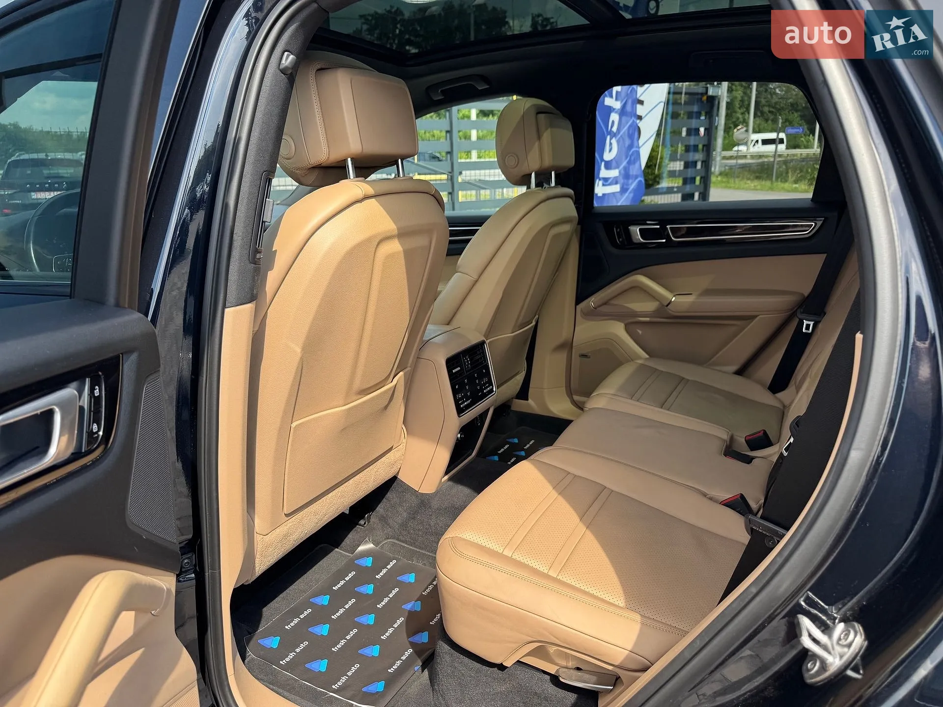 2019 Porsche Cayenne - мініатюра 28