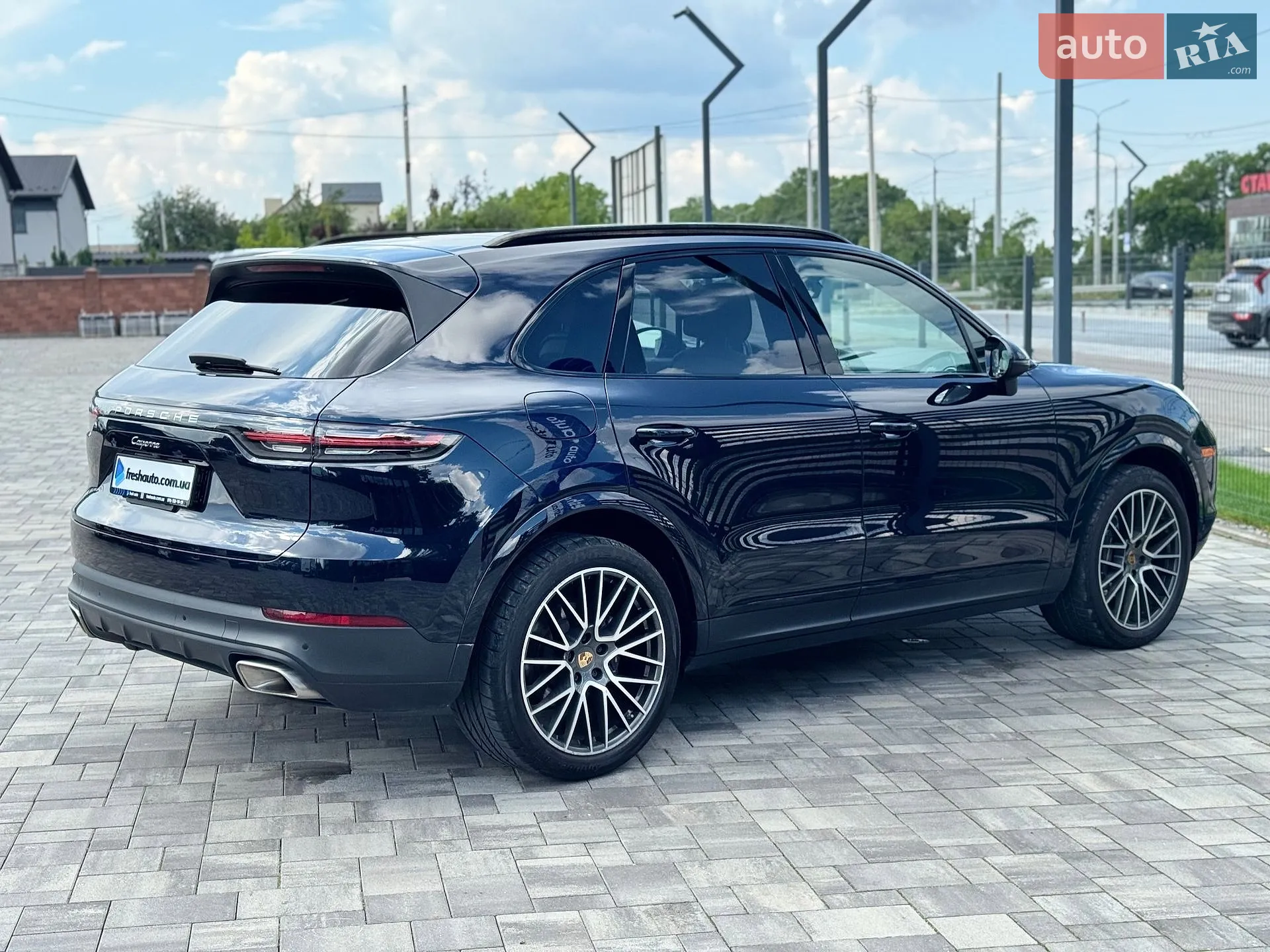 2019 Porsche Cayenne - мініатюра 3