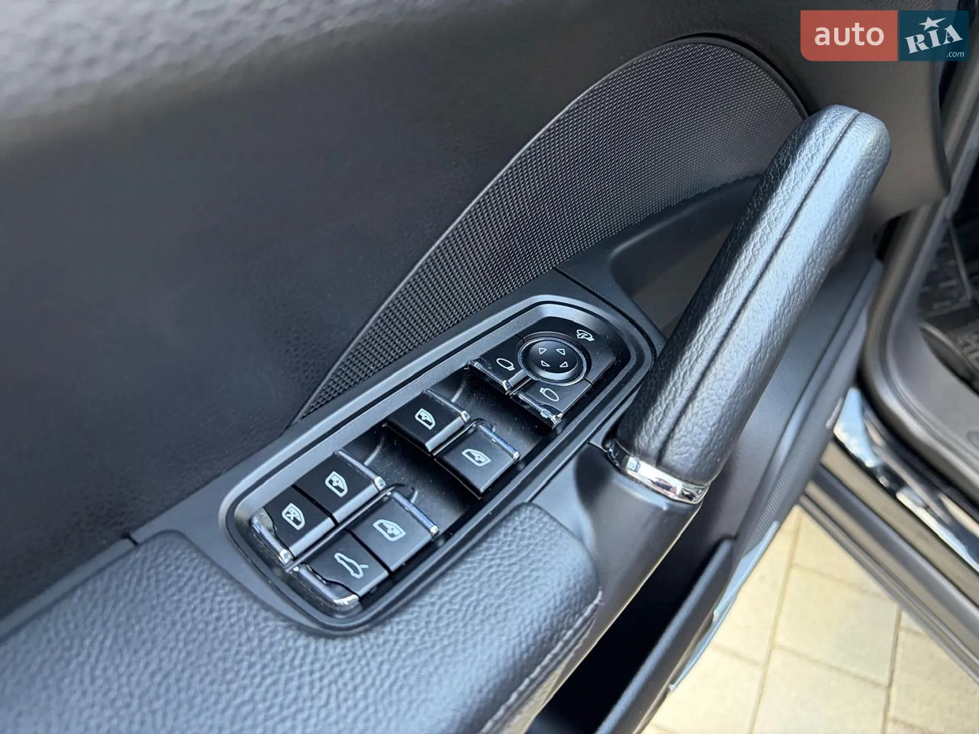 2013 Porsche Cayenne - мініатюра 2