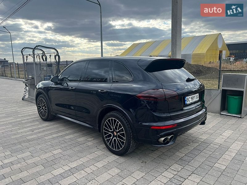 Внедорожник / Кроссовер Porsche Cayenne 2015 в Теребовле