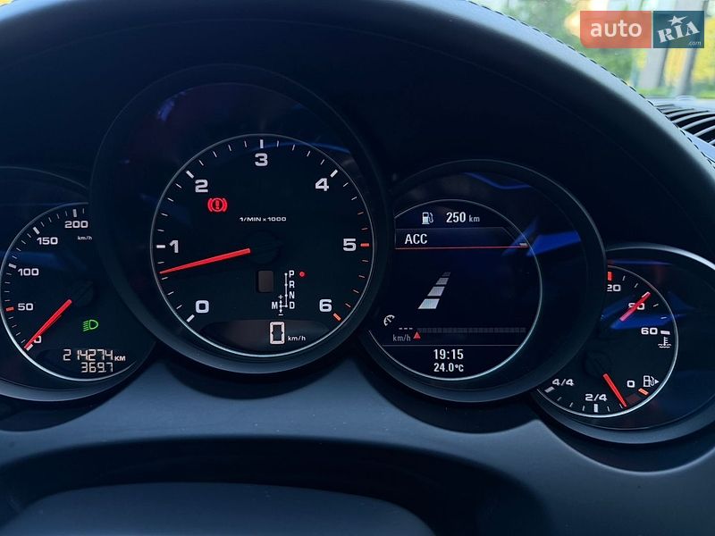 Внедорожник / Кроссовер Porsche Cayenne 2015 в Ужгороде