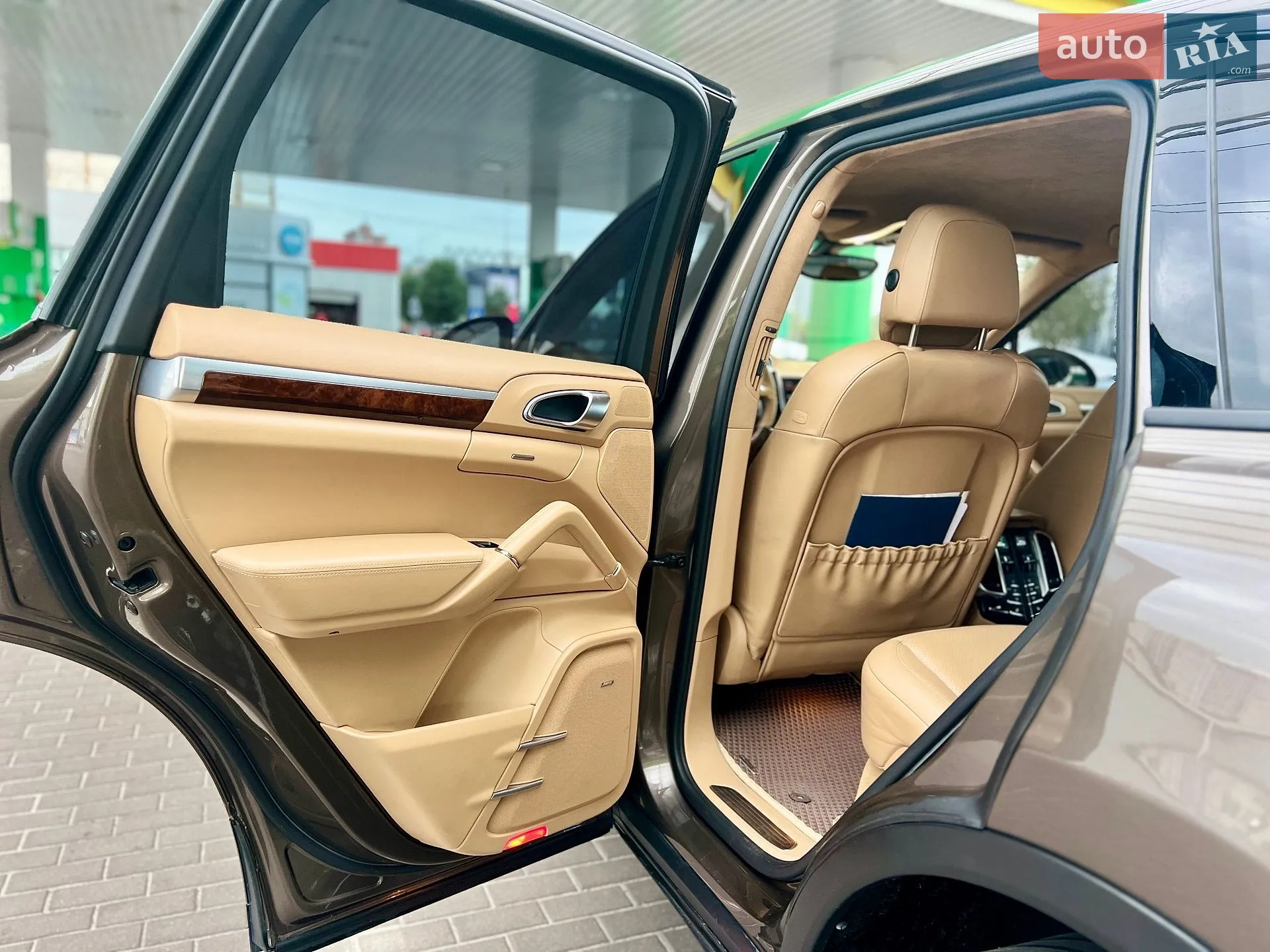 2011 Porsche Cayenne - мініатюра 23