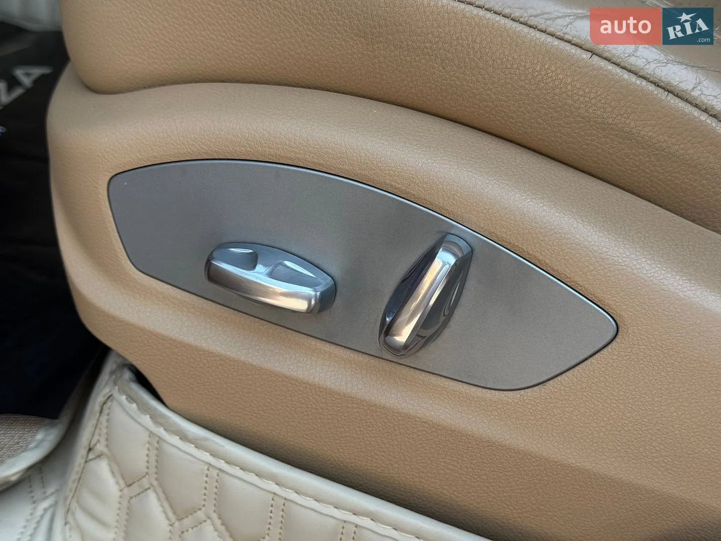 2013 Porsche Cayenne - мініатюра 31