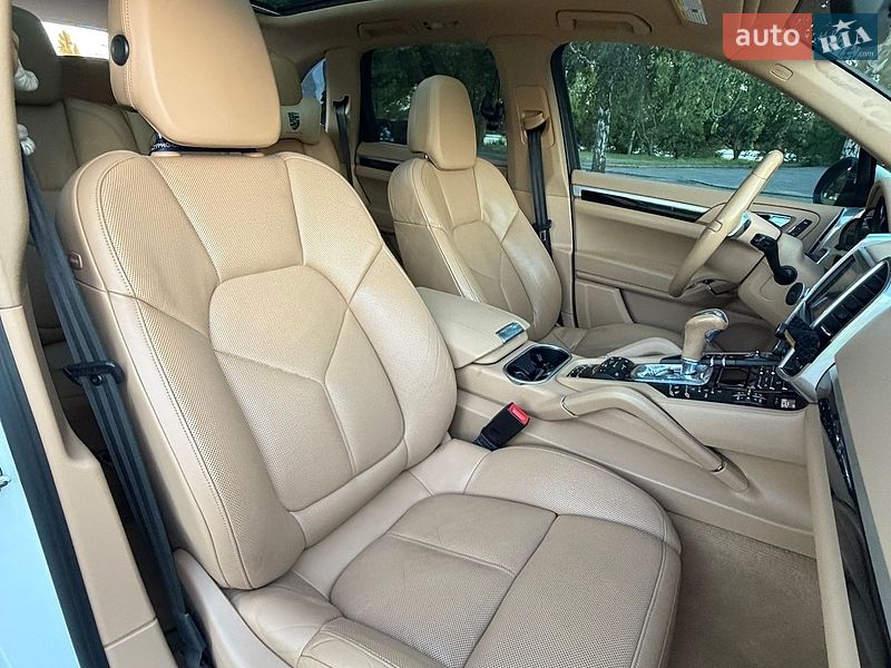 Позашляховик / Кросовер Porsche Cayenne 2013 в Києві