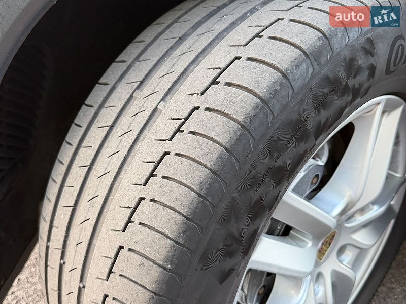 Позашляховик / Кросовер Porsche Cayenne 2013 в Києві