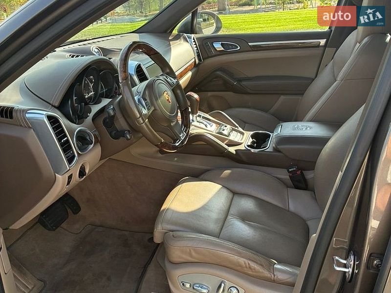 Внедорожник / Кроссовер Porsche Cayenne 2012 в Умани