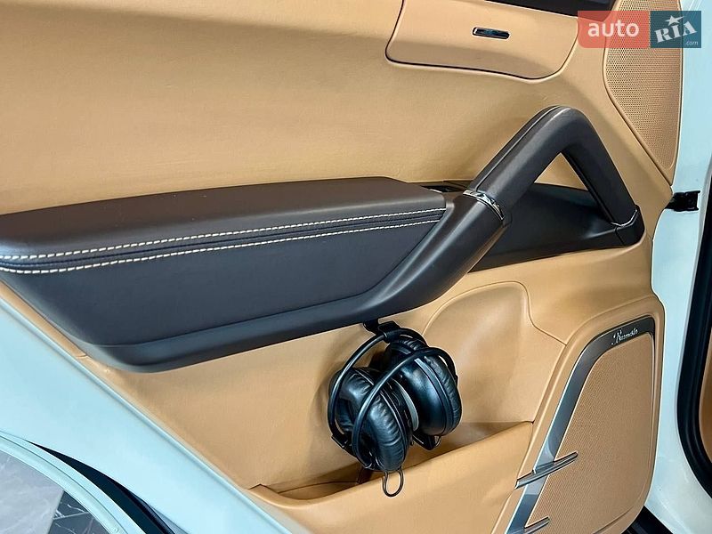 Внедорожник / Кроссовер Porsche Cayenne 2011 в Львове
