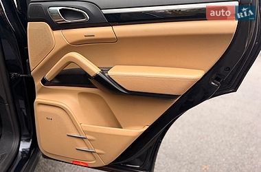 Внедорожник / Кроссовер Porsche Cayenne 2016 в Киеве