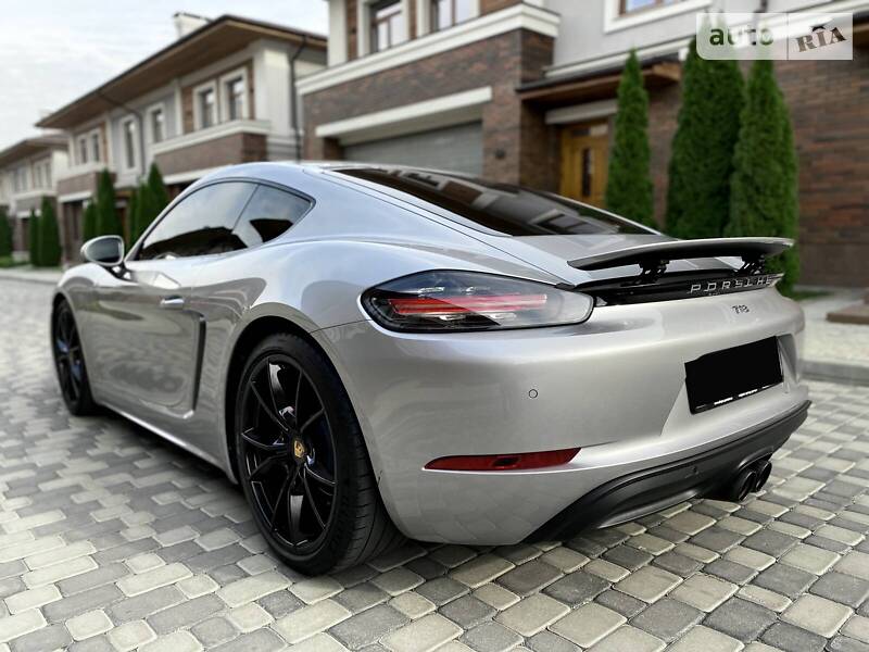 Купе Porsche Cayman 2016 в 