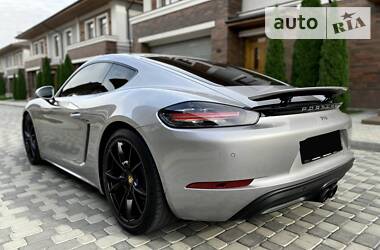 Купе Porsche Cayman 2016 в 