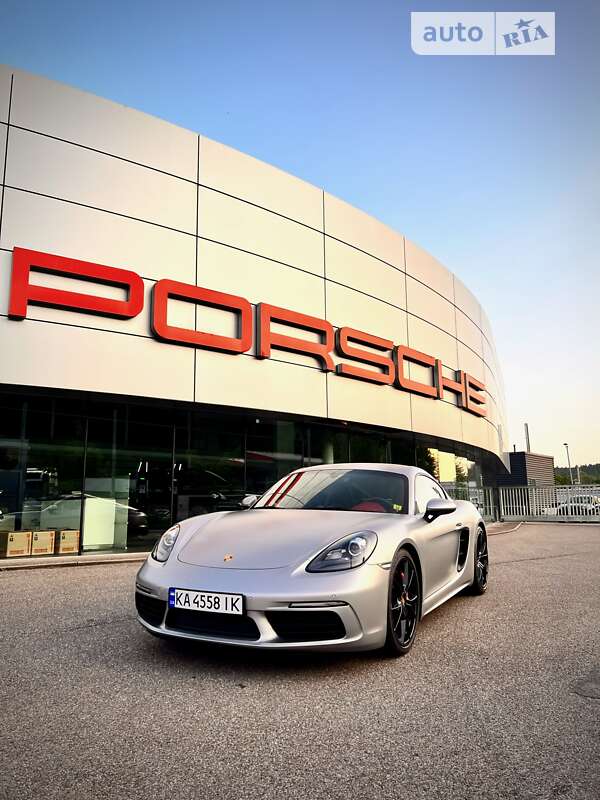 Купе Porsche Cayman 2016 в Киеве