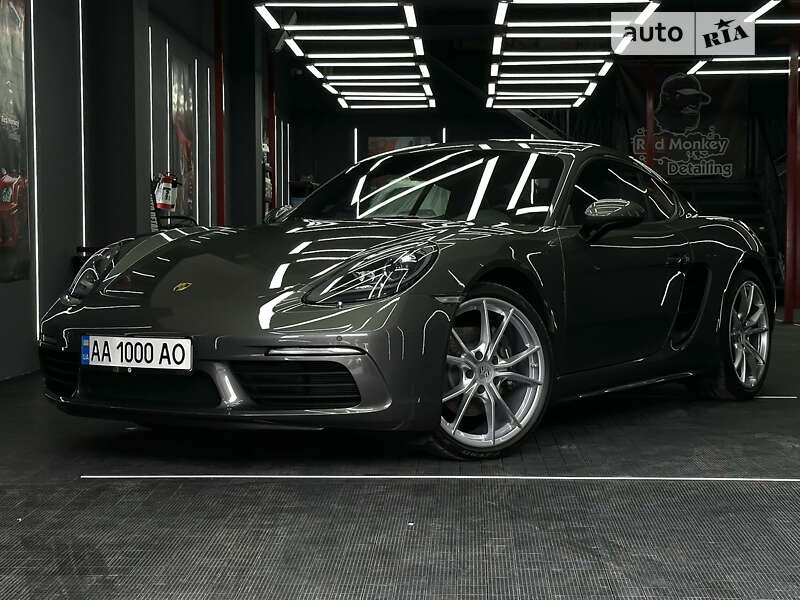 Купе Porsche Cayman 2020 в Киеве