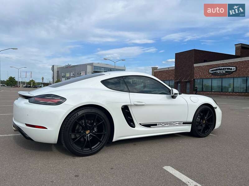 Купе Porsche Cayman 2017 в Києві