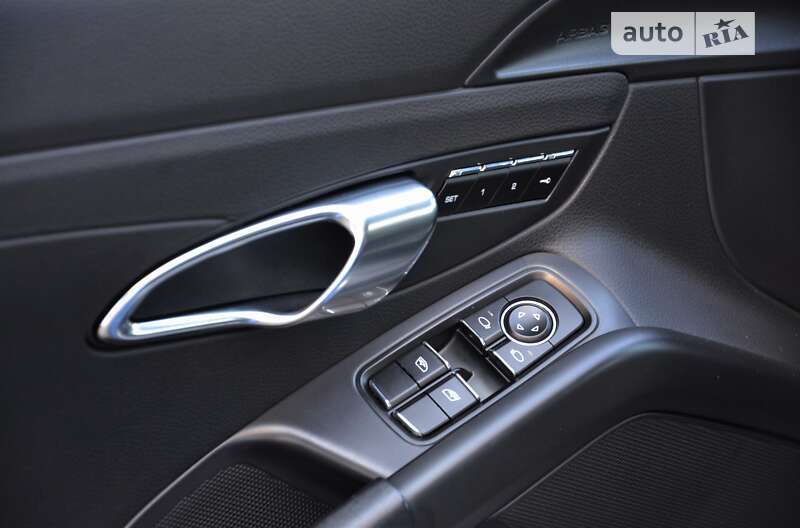 Купе Porsche Cayman 2013 в Киеве