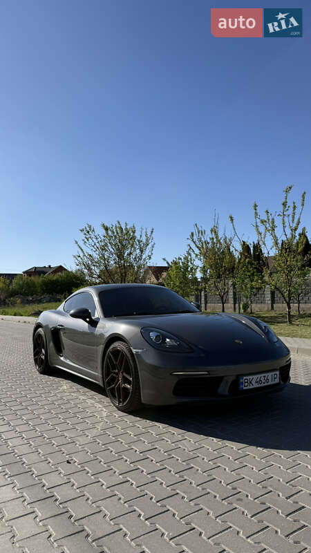 Купе Porsche Cayman 2018 в 