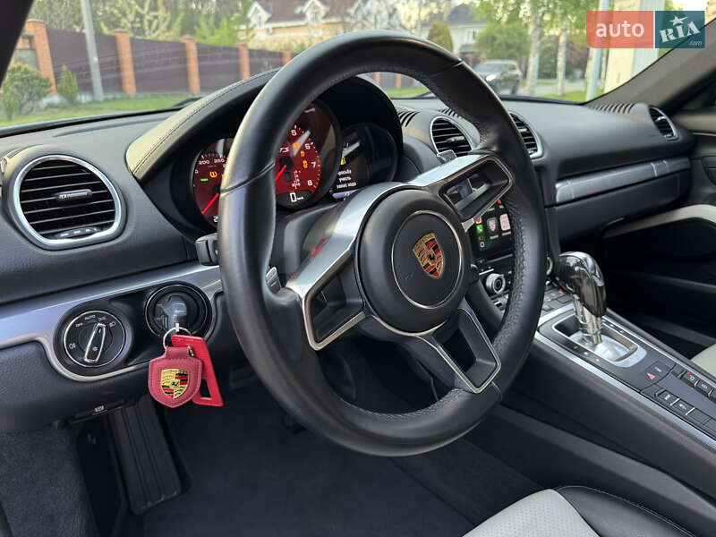 Купе Porsche Cayman 2018 в Киеве