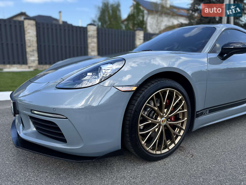 Купе Porsche Cayman 2018 в Киеве