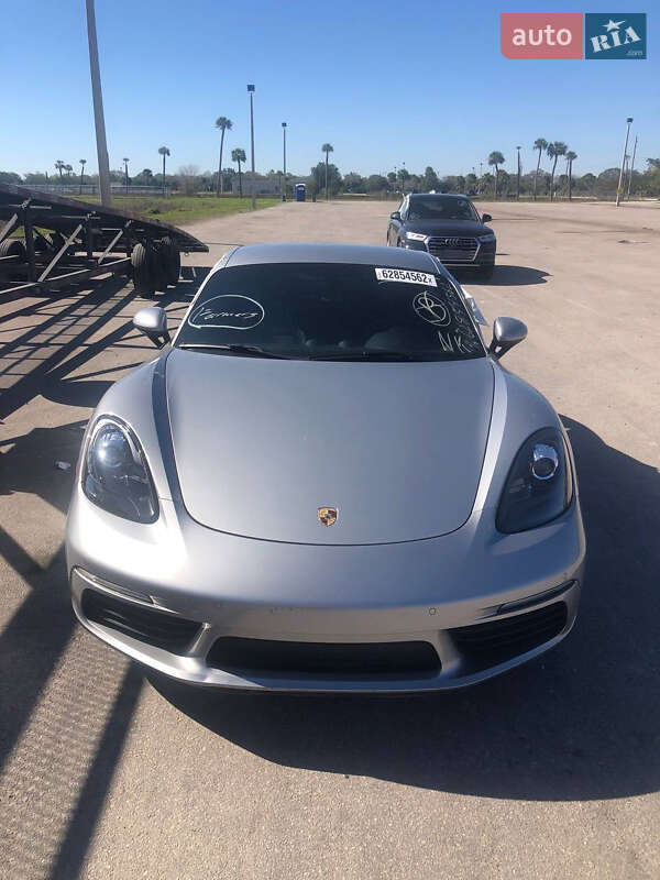 Купе Porsche Cayman 2018 в Киеве
