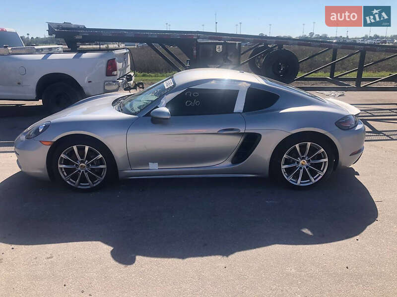 Купе Porsche Cayman 2018 в Киеве