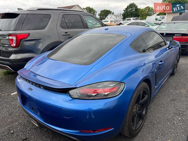 Купе Porsche Cayman 2018 в Львові