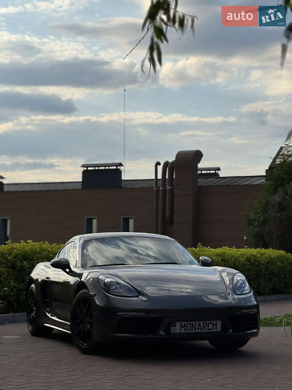 Купе Porsche Cayman 2017 в Киеве