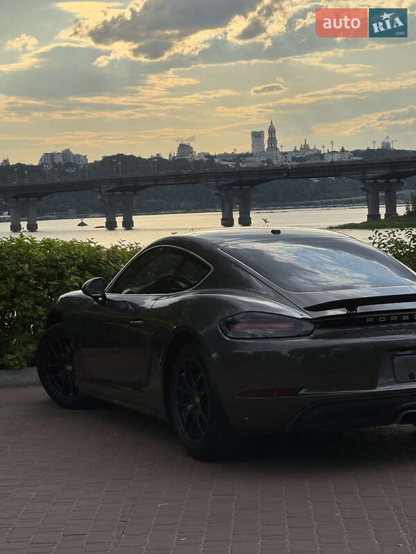 Купе Porsche Cayman 2017 в Киеве