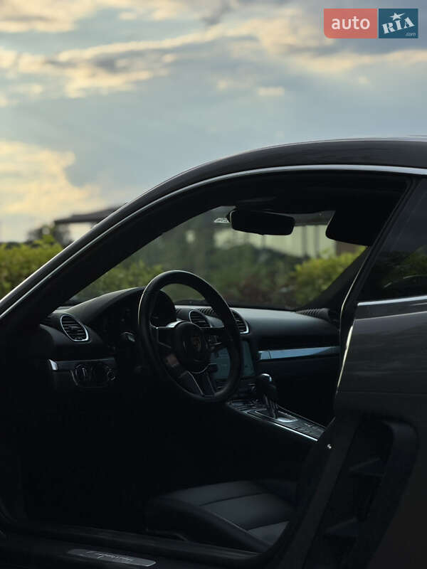 Купе Porsche Cayman 2017 в Киеве