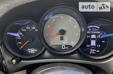 Позашляховик / Кросовер Porsche Macan 2019 в 