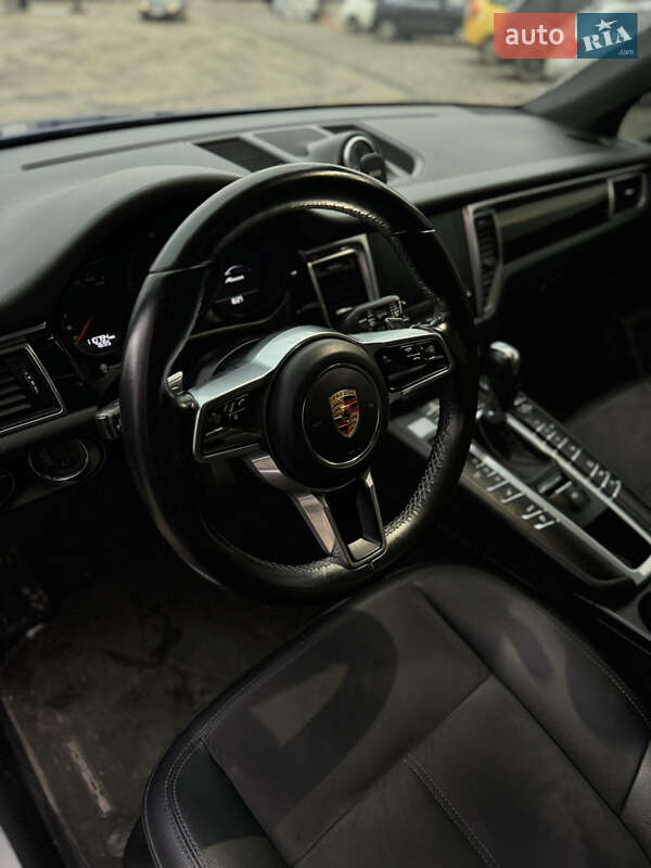 Позашляховик / Кросовер Porsche Macan 2016 в Ужгороді фото 11 Позашляховик / Кросовер Porsche Macan 2016 в Ужгороді