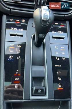 Позашляховик / Кросовер Porsche Macan 2022 в 
