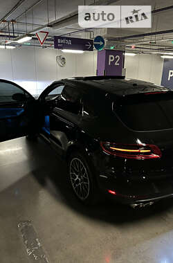 Внедорожник / Кроссовер Porsche Macan 2014 в 