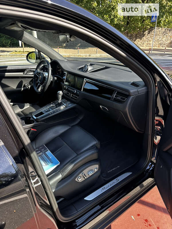 Внедорожник / Кроссовер Porsche Macan 2021 в Киеве