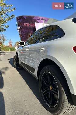 Внедорожник / Кроссовер Porsche Macan 2014 в 