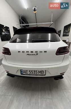 Внедорожник / Кроссовер Porsche Macan 2016 в 