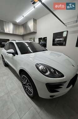 Внедорожник / Кроссовер Porsche Macan 2016 в 