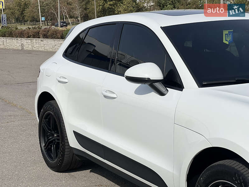Внедорожник / Кроссовер Porsche Macan 2015 в Запорожье