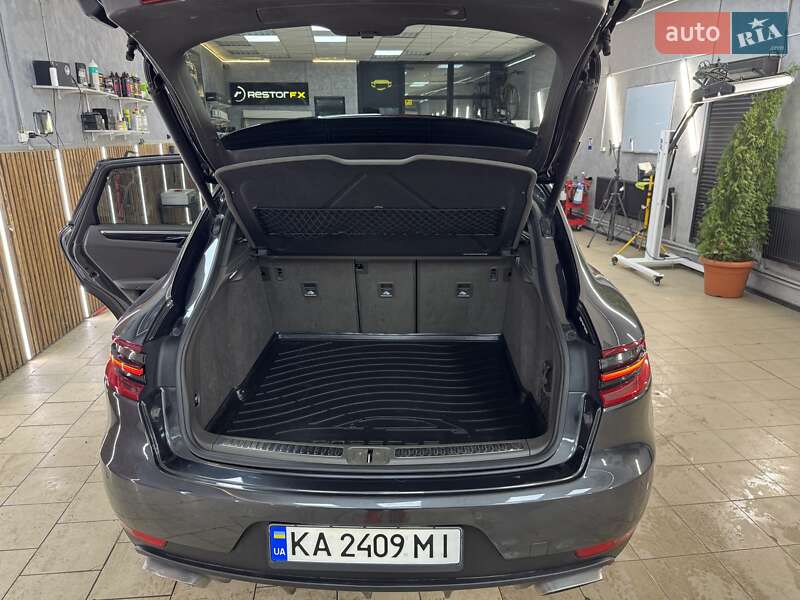 Внедорожник / Кроссовер Porsche Macan 2016 в Киеве