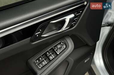 Внедорожник / Кроссовер Porsche Macan 2017 в 