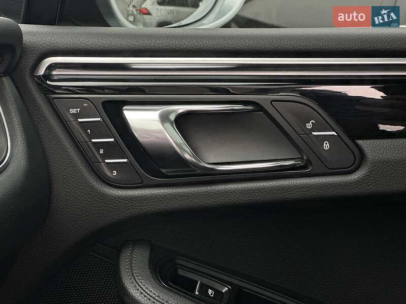 Позашляховик / Кросовер Porsche Macan 2017 в Мукачевому