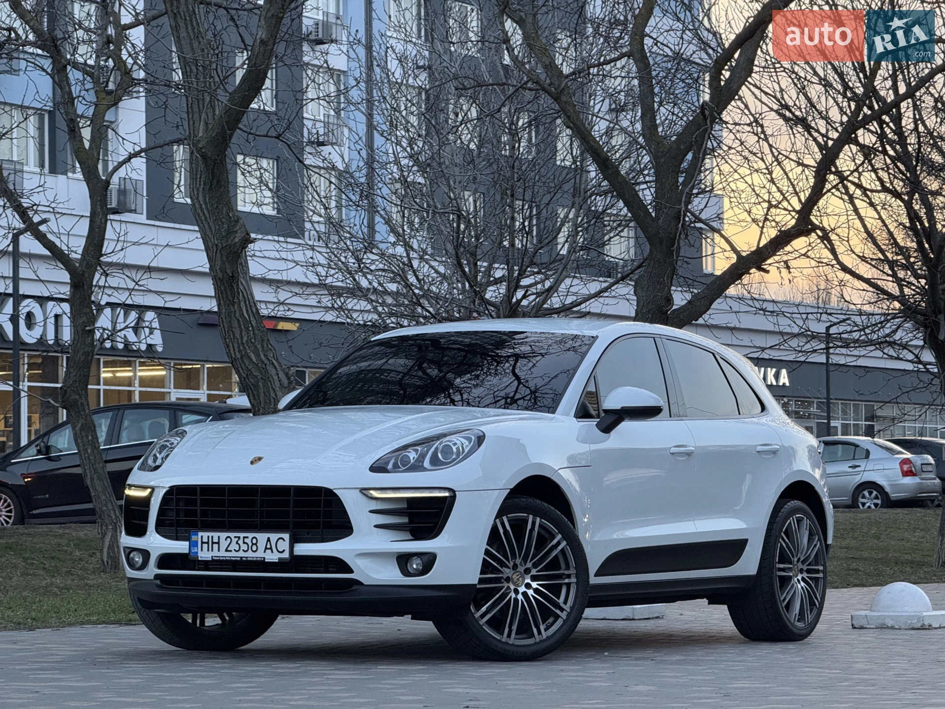 2017 Porsche Macan - мініатюра 2