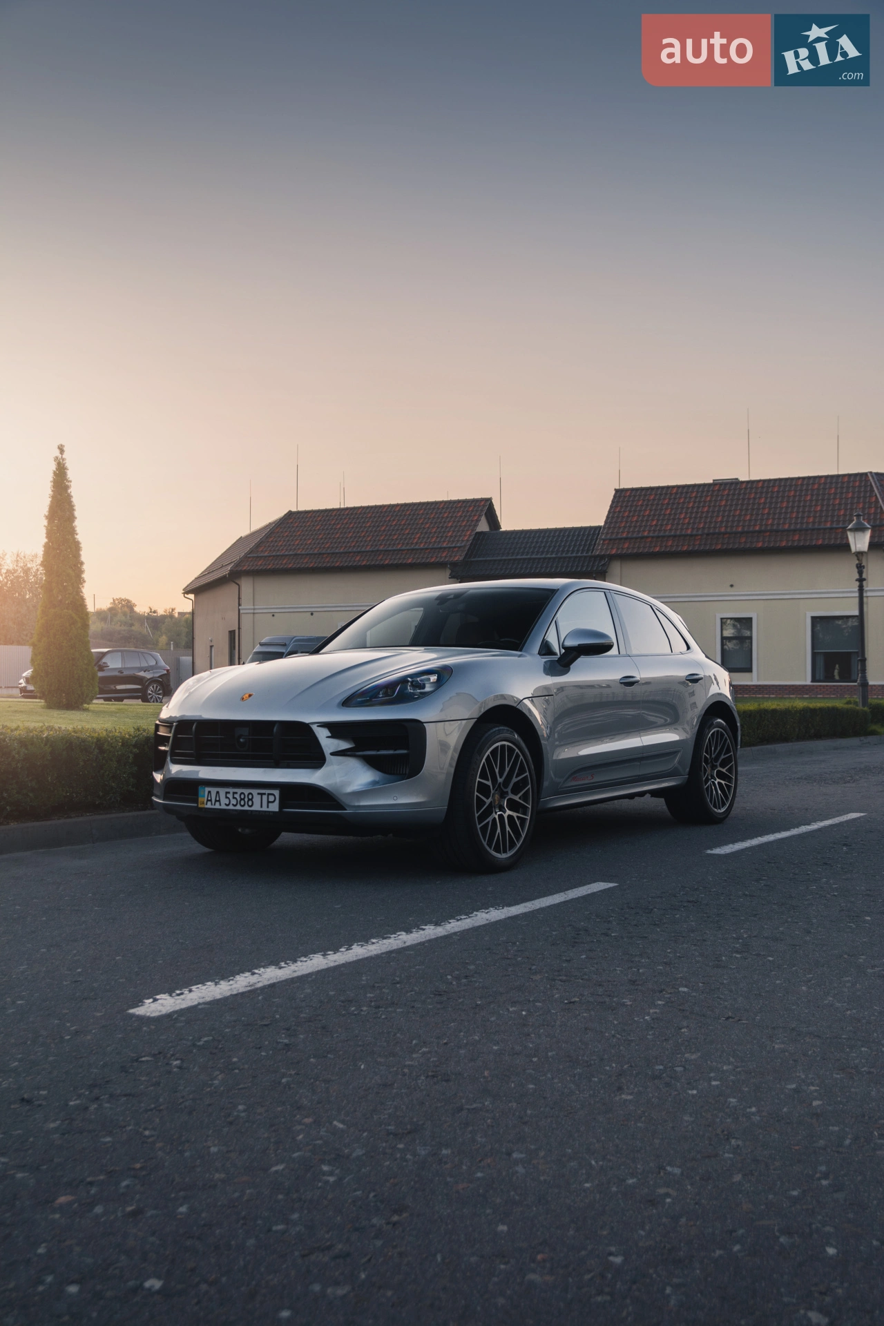 2021 Porsche Macan - мініатюра 2