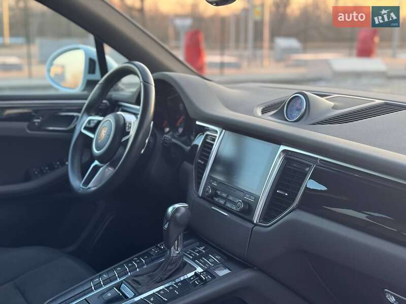 Внедорожник / Кроссовер Porsche Macan 2016 в Запорожье