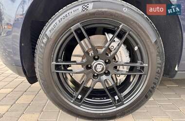 Внедорожник / Кроссовер Porsche Macan 2014 в 