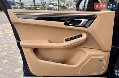 Внедорожник / Кроссовер Porsche Macan 2014 в 