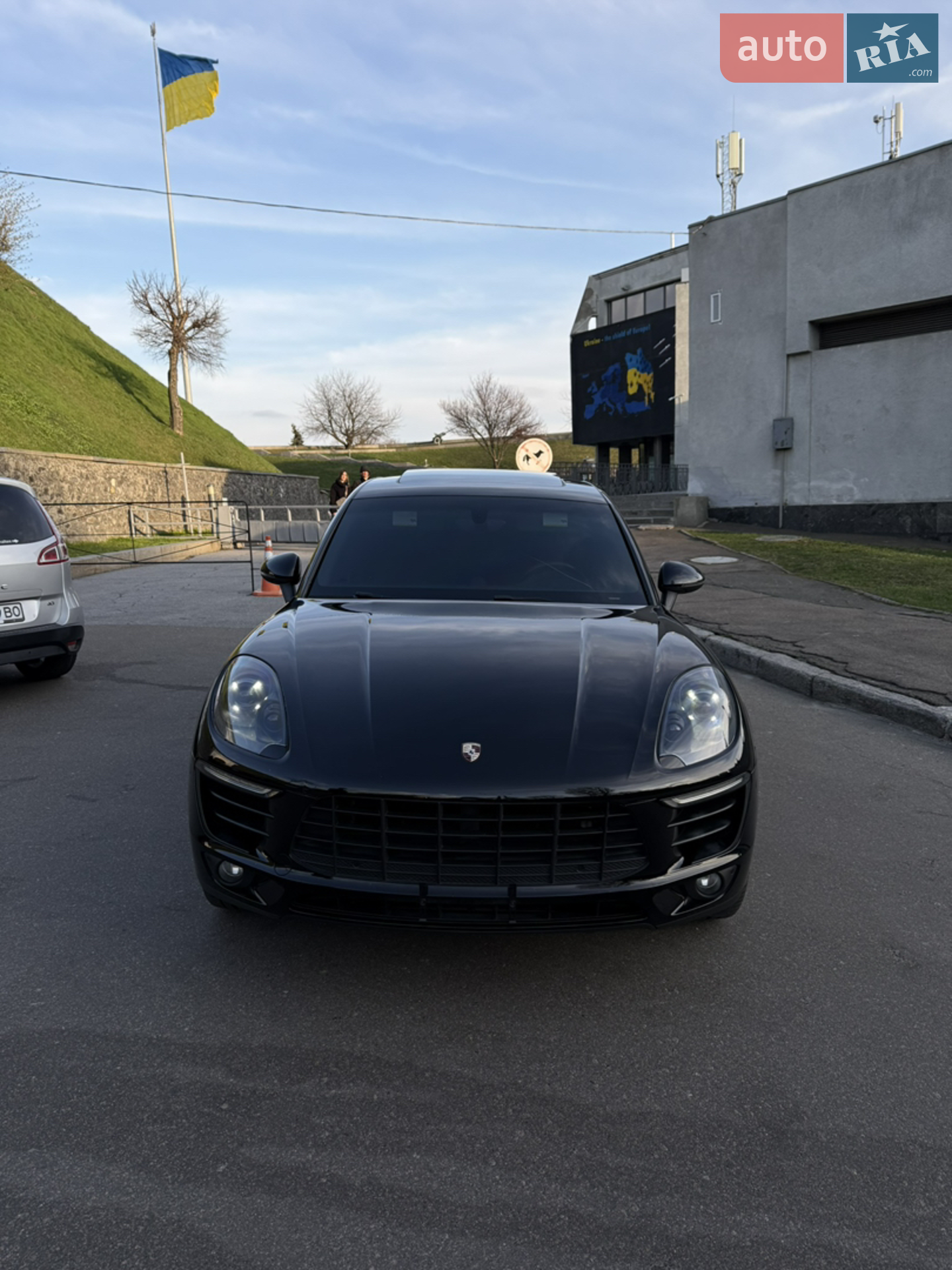 2014 Porsche Macan - мініатюра 2