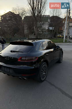 Позашляховик / Кросовер Porsche Macan 2014 в 