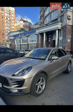 Позашляховик / Кросовер Porsche Macan 2016 в 